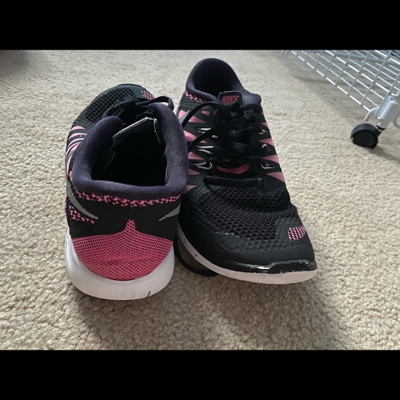 nike shoes - Picture 2 of 3